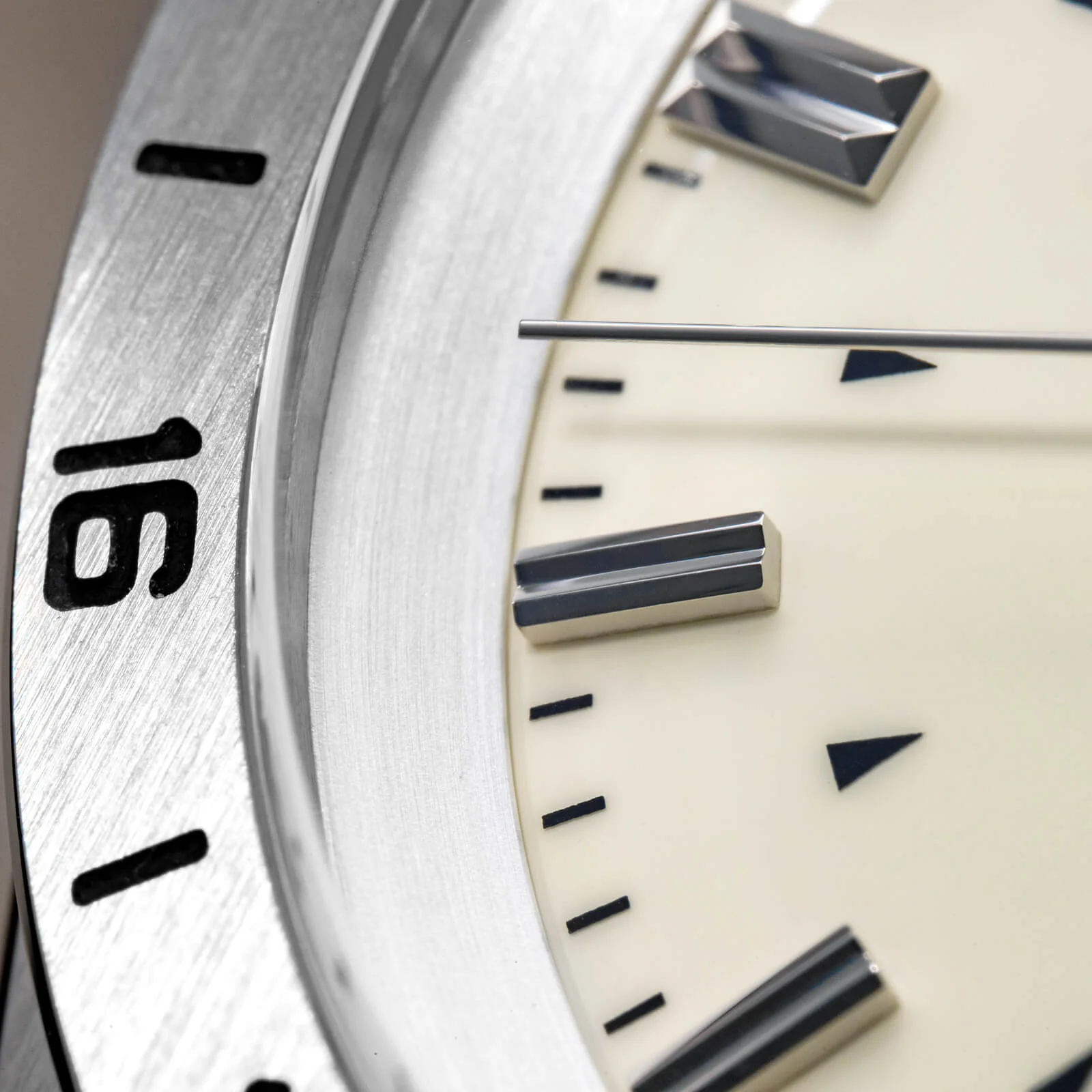 U.S. Warehouse -ADDIESDIVE 38mm GMT Quartz Watch AD2063 - Image 19